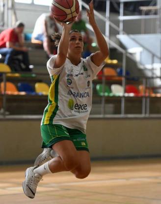 María Lago: "Ver el pabellón lleno nos ayuda mucho"