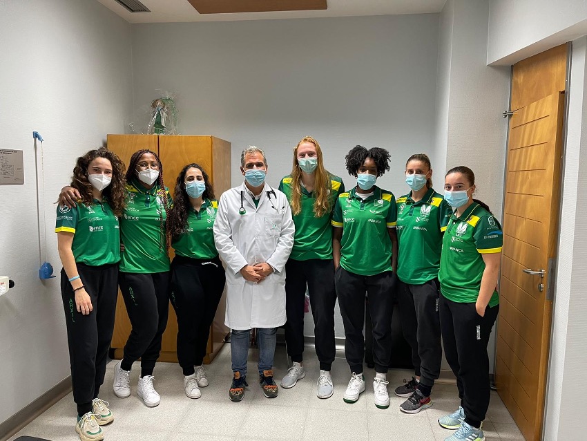 La plantilla del CB Arxil pasa reconocimiento médico en el Hospital Quirón Salud Miguel Domínguez